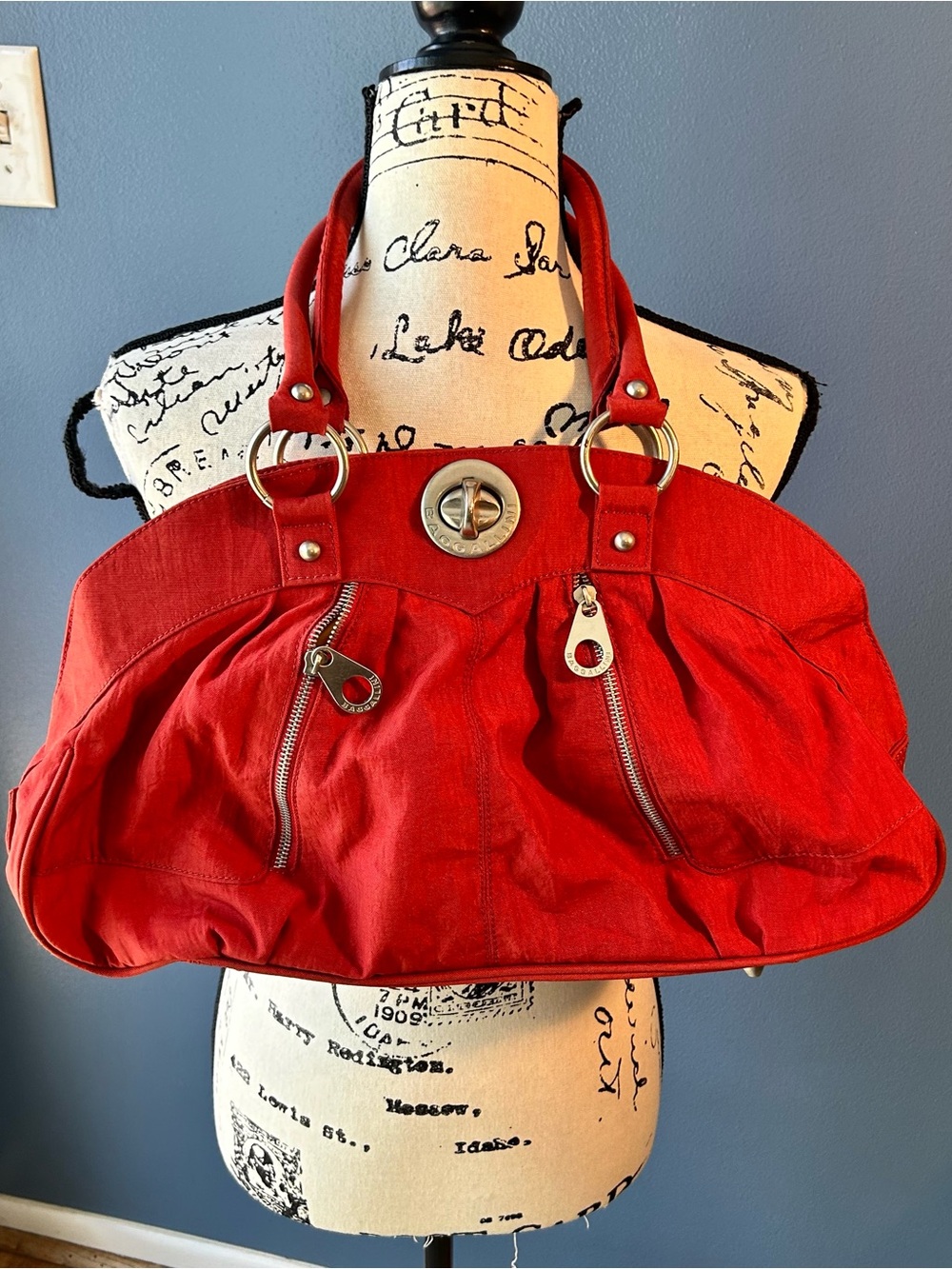 Baggallini nylon hobo hand bag